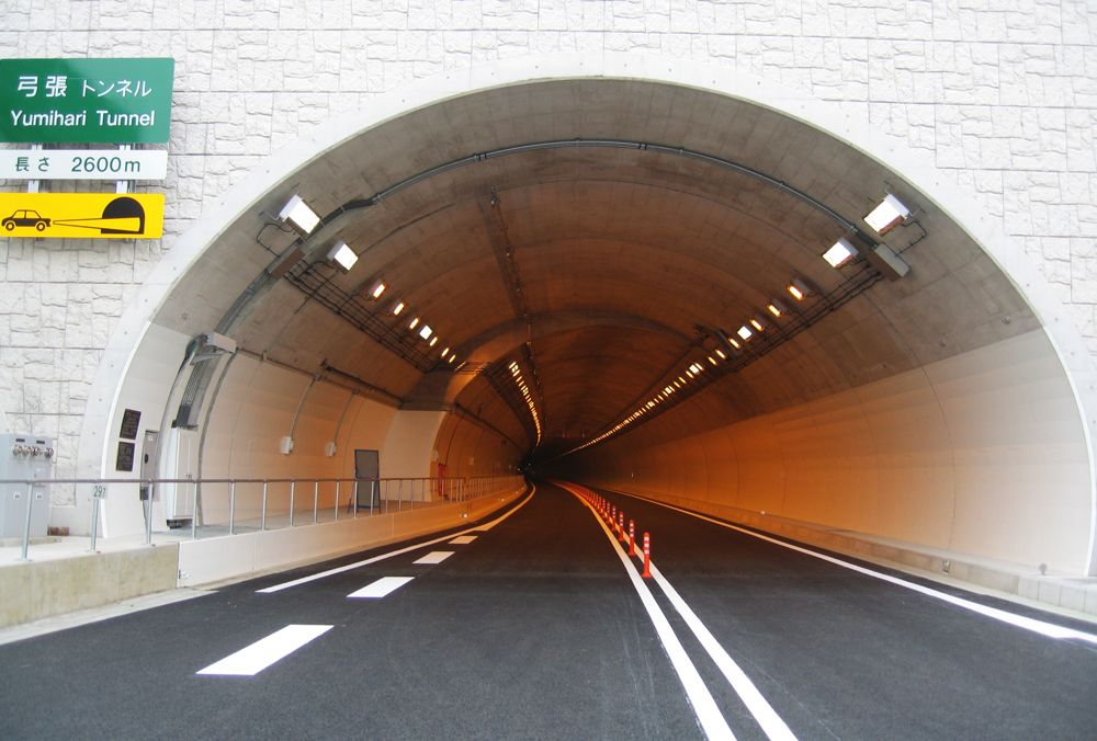 │
		    空港・道路・エコ    │
		弓張トンネル    